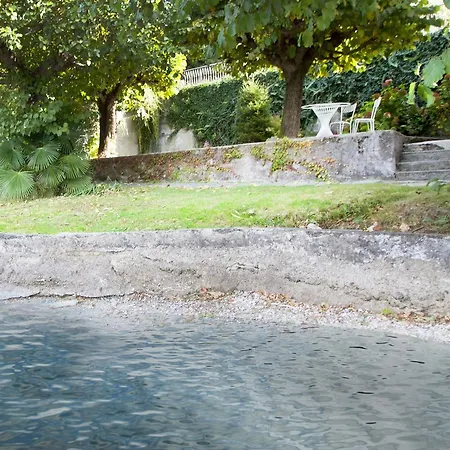 Le Ortensie Sul Lago *